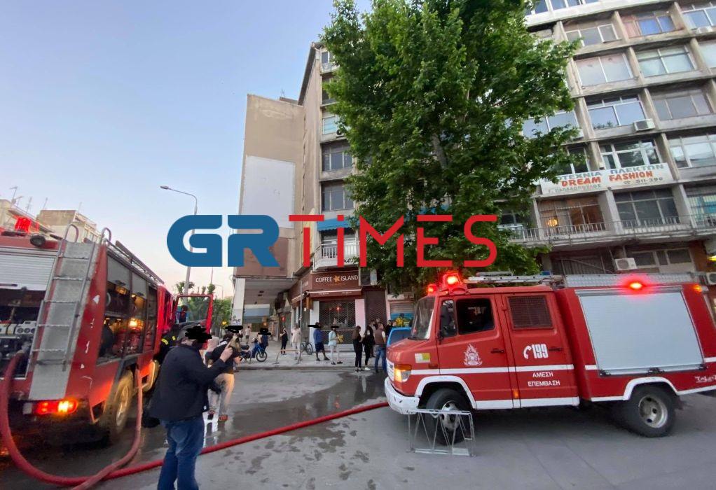 Θεσσαλονίκη: Φωτιά σε διαμέρισμα στον Βαρδάρη – Απεγκλωβίστηκαν πέντε άτομα (ΒΙΝΤΕΟ & ΦΩΤΟ)