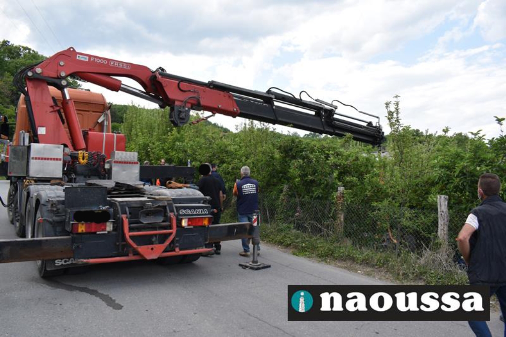 Τραγωδία στη Νάουσα: 84χρονος καταπλακώθηκε από τρακτέρ