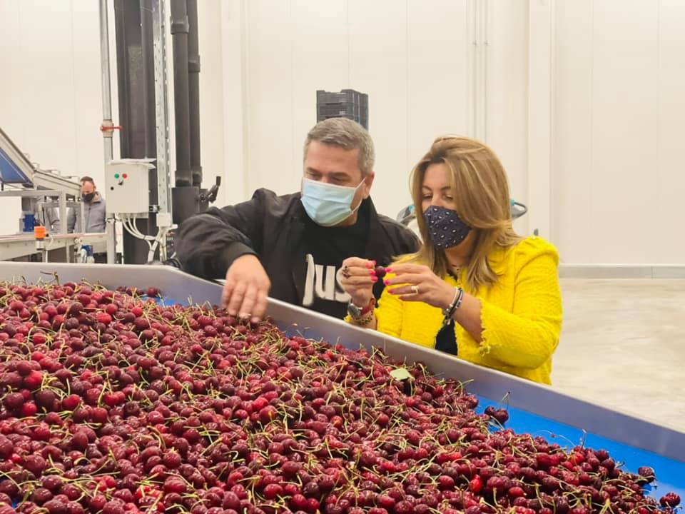 Πιερία: Σε διαλογητήριο φρούτων & λαχανικών στο Αιγίνιο η Μαρία Αντωνίου