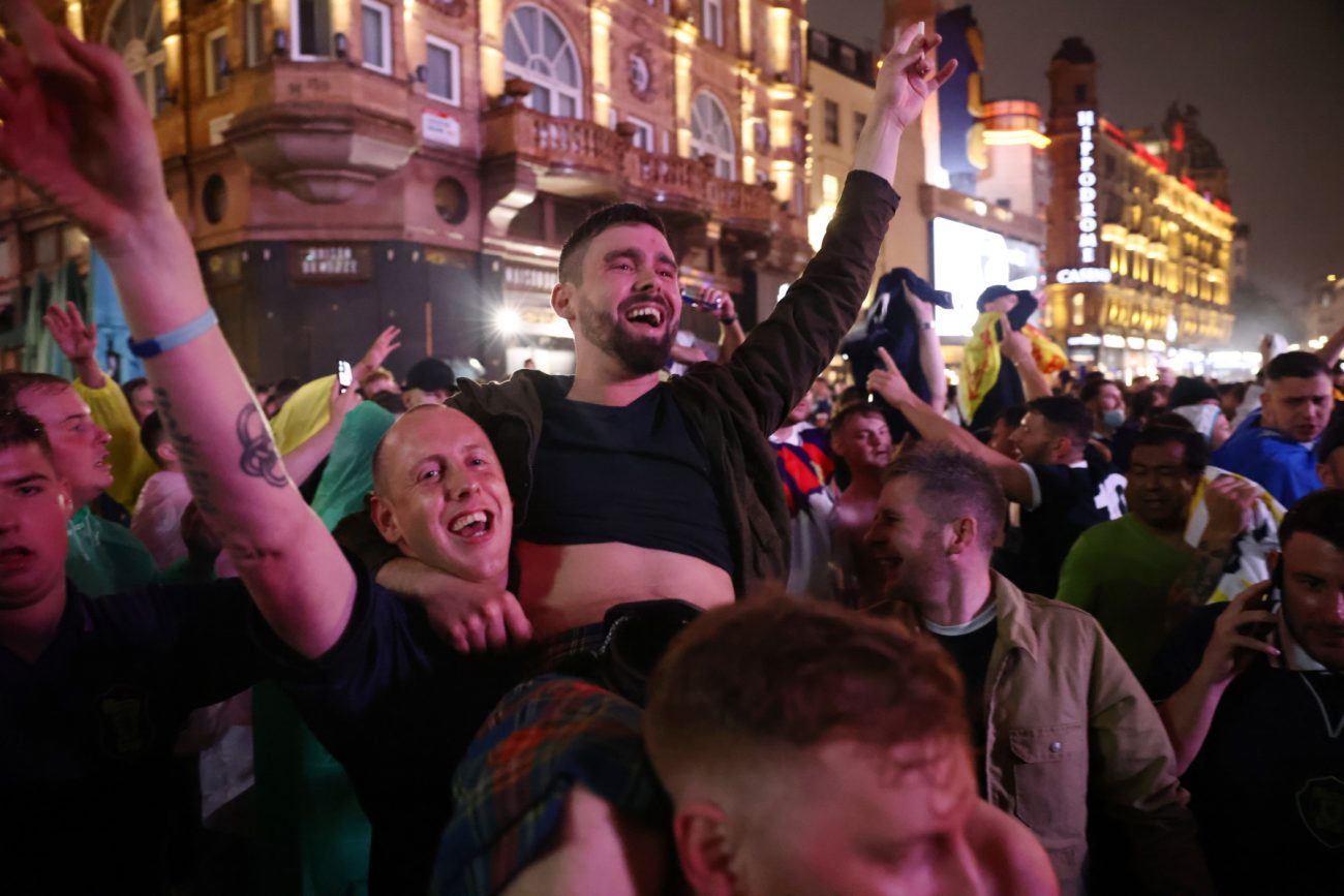 Αγγλία – Σκωτία: Μπύρα, τσακωμοί και 18 συλλήψεις στο Λονδίνο