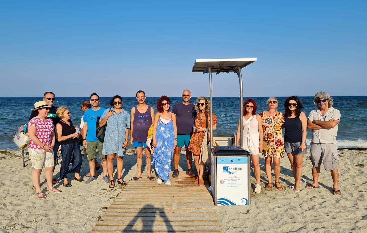 Οι εθελοντές ενημερώνονται για τη λειτουργία των Seatrac στις ακτές του Δήμου Κατερίνης