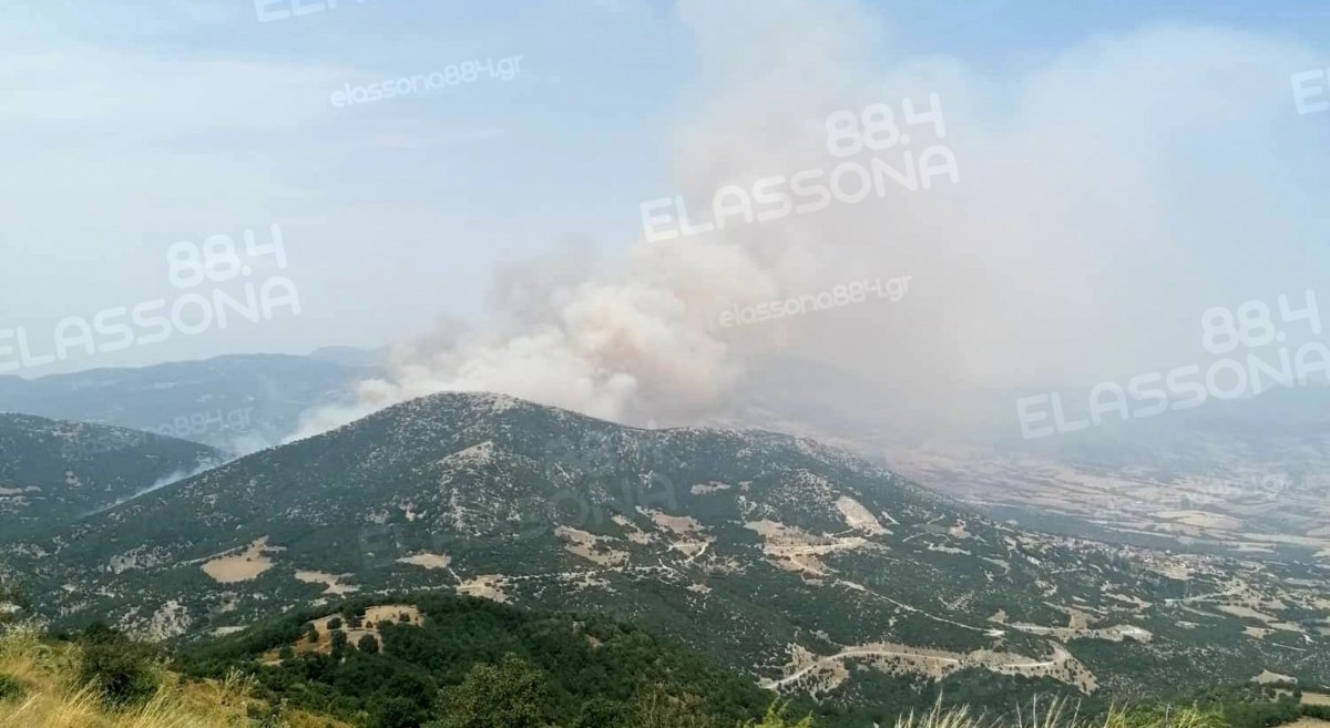 Σε εξέλιξη πυρκαγιά στο Σαραντάπορο Ελασσόνας