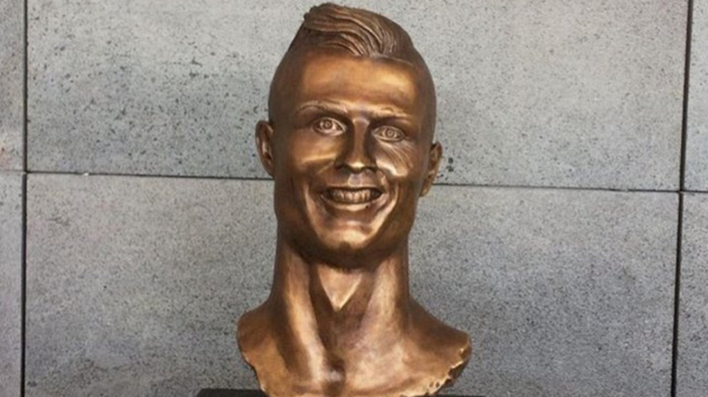 Τα αγάλματα που δεν θυμίζουν σε τίποτα τα πρόσωπα που απεικονίζουν