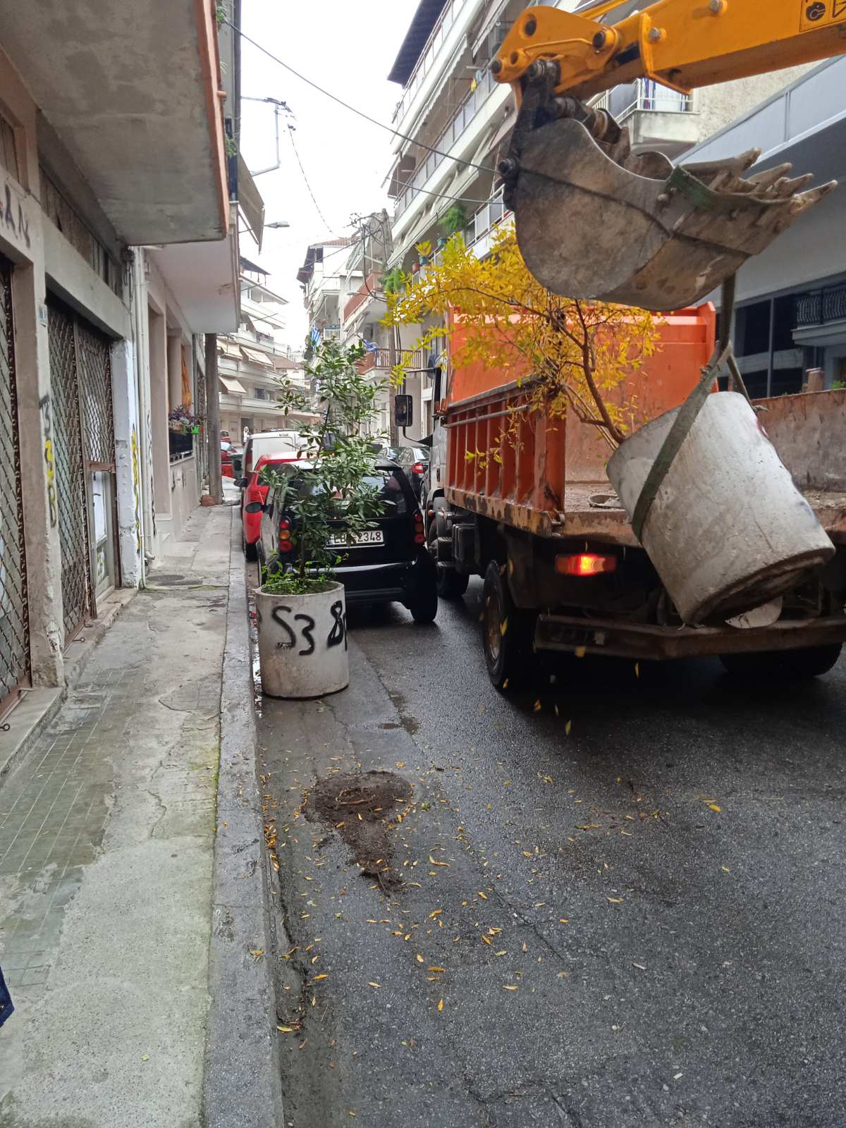 Δήμος Κατερίνης: Απομακρύνονται ογκώδη αντικείμενα από πεζοδρόμια και θέσεις στάθμευσης