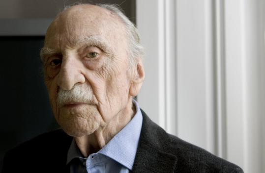 Ο συγγραφέας που εξορίστηκε για 44 χρόνια και πέθανε σε ηλικία 103 ετών