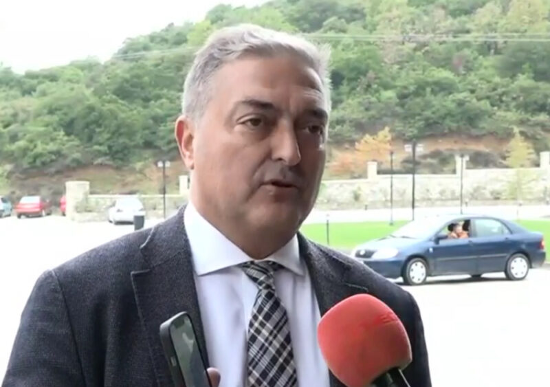 Βασιλακόπουλος: «Είμαστε πλούσιος λαός – Το πρόστιμο για τους ανεμβολίαστους να αφαιρείται από τη σύνταξη»