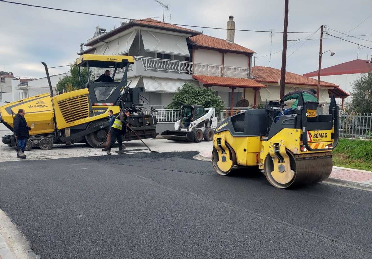 Δήμος Κατερίνης:  Ασφαλτόστρωση οδών πέριξ του 19ου Δημοτικού Σχολείου (ΦΩΤΟ)