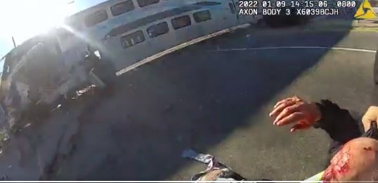 Λος Άντζελες – Τρένο συντρίβει αεροσκάφος – Πώς σώθηκε ο πιλότος (ΒΙΝΤΕΟ)