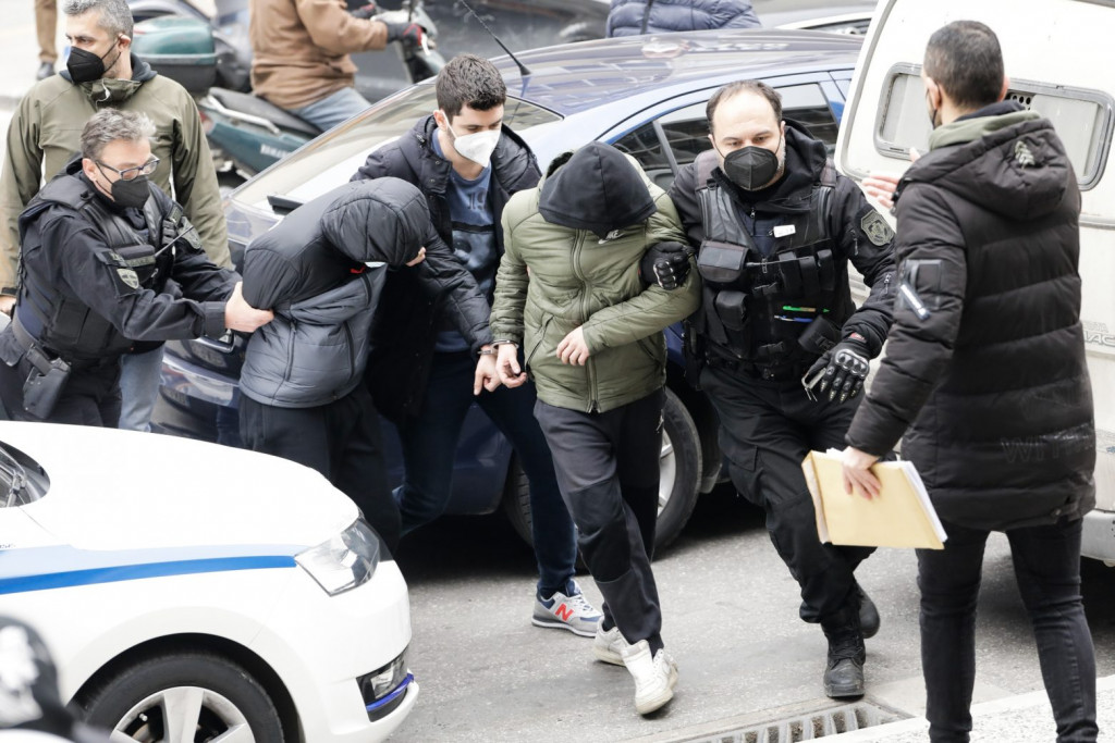 Δολοφονία Άλκη: Στα Δικαστήρια οι γονείς και οι φίλοι του αδικοχαμένου 19χρονου (ΒΙΝΤΕΟ)