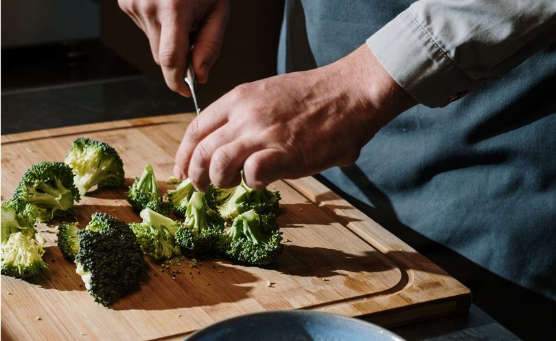 Ωμά vegan «κεφτεδάκια» μπρόκολου