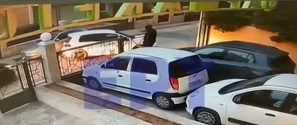 Συμμορία κλέβει αυτοκίνητο από πιλοτή με τη μέθοδο του σπρωξίματος (ΒΙΝΤΕΟ)