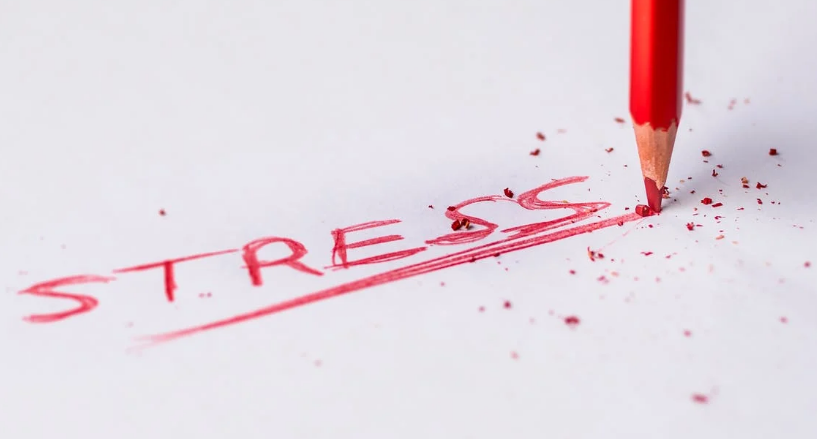 Νέα μελέτη: Το στρες της πανδημίας φαίνεται να γέρασε πρόωρα τους εγκεφάλους των εφήβων