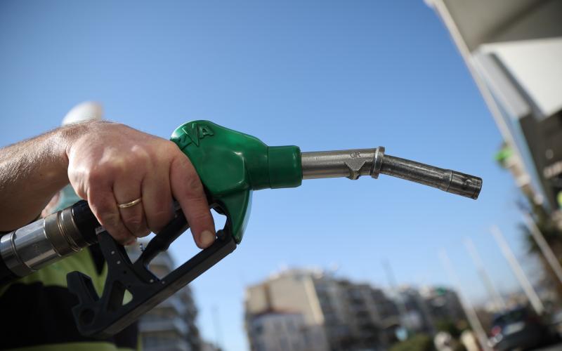 Φθηνότερα από πέρυσι πετρέλαιο θέρμανσης και βενζίνη