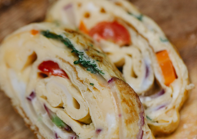 Φουσκωτή ομελέτα με σπαράγγια και πατάτες