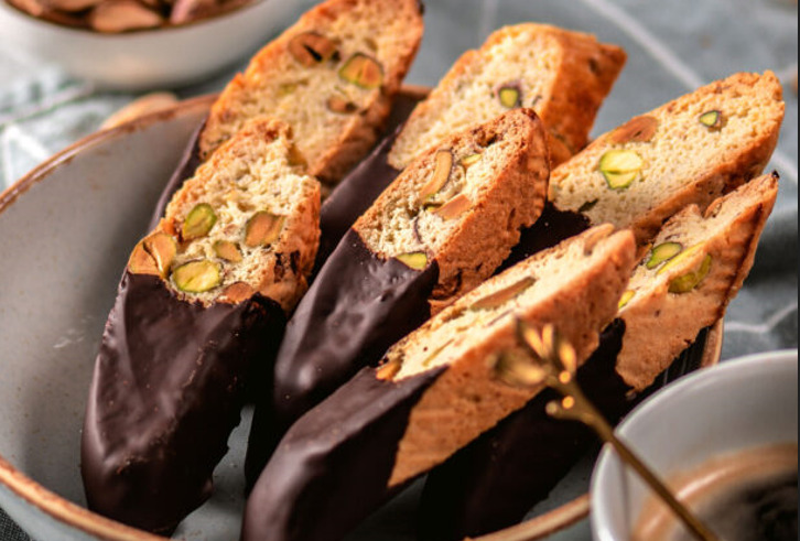 Biscotti με φυστίκια Αιγίνης & επικάλυψη σοκολάτας