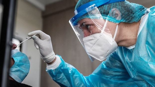 Το ΦΕΚ «μαρτυρά» το τέλος των rapid test για τους ανεμβολίαστους εργαζόμενους