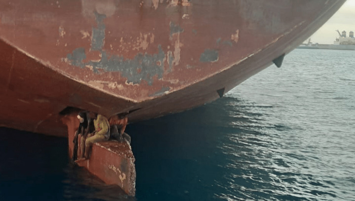 Μετανάστες ταξίδεψαν πάνω στο πηδάλιο πλοίου, από τη Νιγηρία στα Κανάρια Νησιά – 11 ημέρες στη θάλασσα