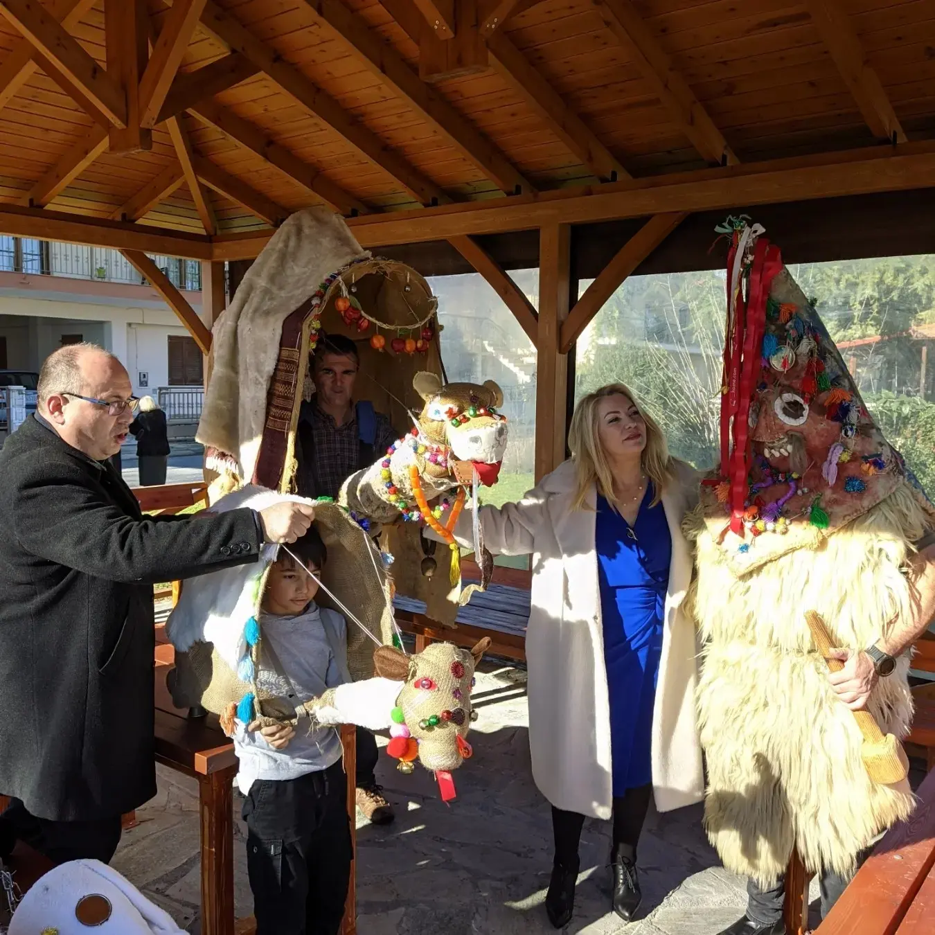 Άννα Μάνη – Παπαδημητρίου: Πολυπληθής συμμετοχή στην αναβίωση του λαϊκού δρώμενου της Καμήλας στο Αιγίνιο