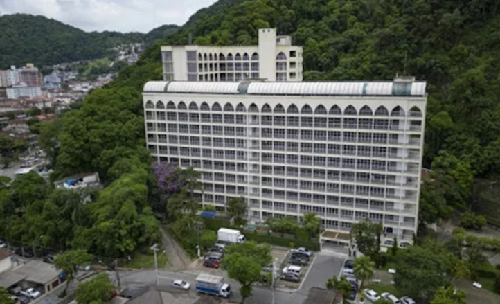 Σε κοιμητήριο – πολυκατοικία η τελευταία κατοικία του Πελέ