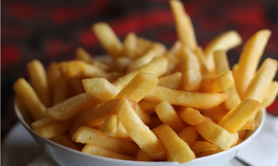 Τηγανητές πατάτες: Οι παράγοντες που καθορίζουν το χρυσαφί χρώμα τους σύμφωνα με νέα μελέτη