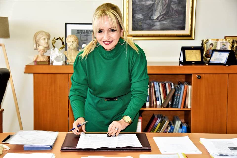 Υπογραφή σύμβασης του έργου «Συντήρηση οδοστρωμάτων της Π.Ε.Ο. & τμημάτων επαρχιακών οδών της Π.Ε. Πιερίας» από την Αντιπεριφερειάρχη Πιερίας   