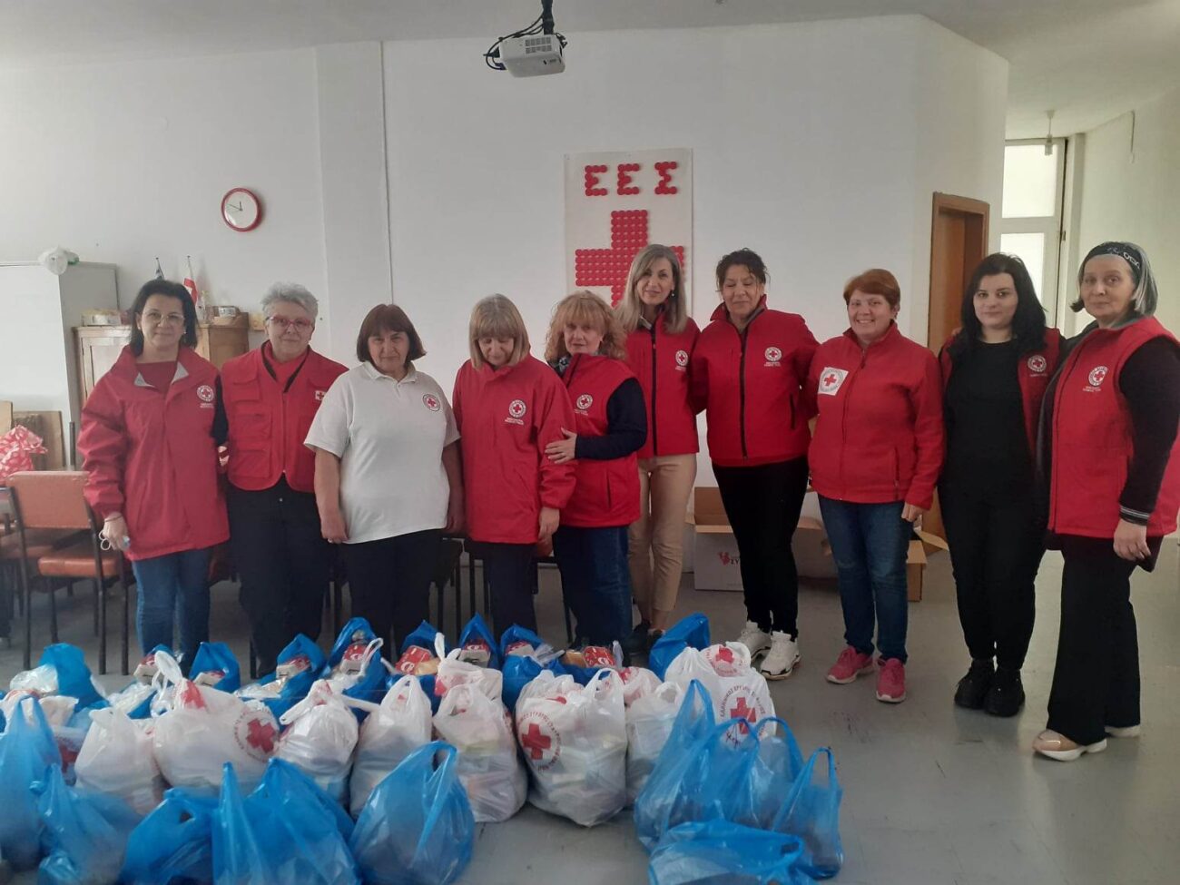 Δέματα αγάπης απο τον Ερυθρό Σταυρό Κατερίνης