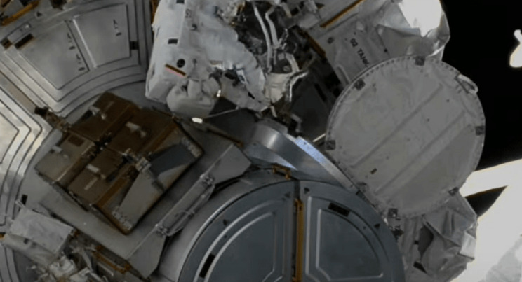 NASA – Live: Διαστημικός περίπατος για τον πρώτο αστροναύτη από τα Ηνωμένα Αραβικά Εμιράτα