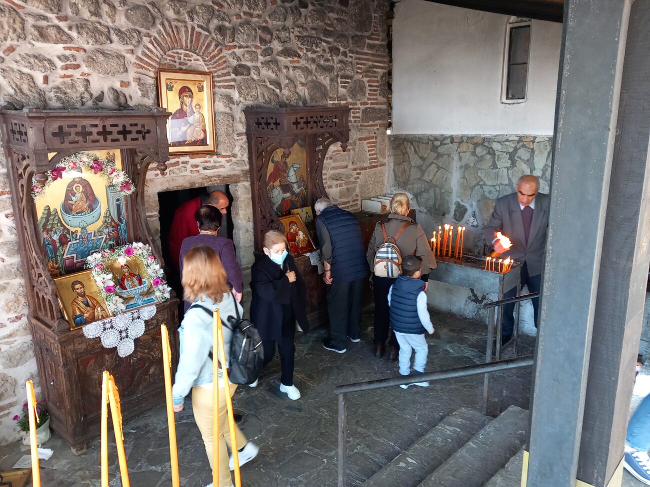 Στο γραφικό εξωκλήσι της Ζωοδόχου Πηγής Περίστασης