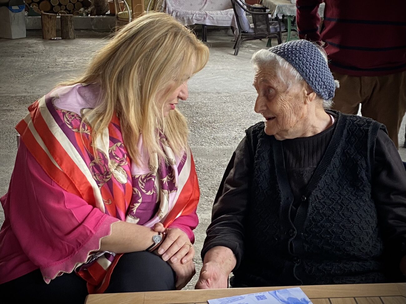 Άννα Μάνη – Παπαδημητρίου: Νέο Κεραμίδι, Άρωνας, Λαγόραχη, Μοσχοπόταμος – θερμό καλωσόρισμα από πλήθος κόσμου