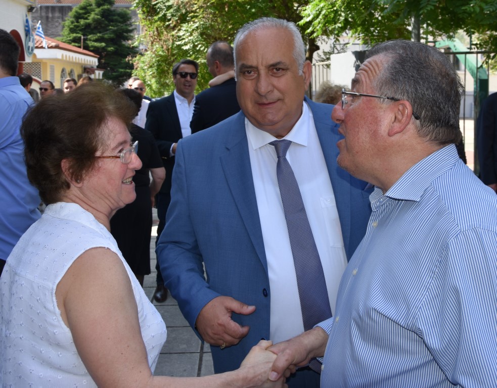 Ο υποψήφιος δήμαρχος Κατερίνης Γιάννης Ντούμος στον πανηγυρίζοντα Ι.Ν. Αγίας Τριάδας Κατερίνης