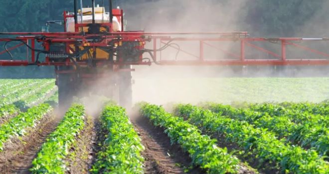 Μετατίθεται για το 2024 η τελική συμφωνία για την βιώσιμη χρήση φυτοφαρμάκων
