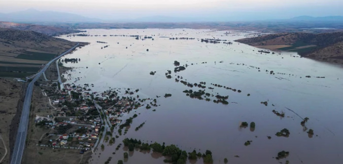 Θεσσαλία: Συναγερμός για τη λίμνη Κάρλα – Υγειονομική «βόμβα» τα νεκρά ζώα