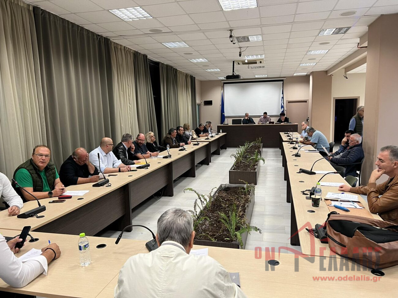 “Ξέφυγε” η κατάσταση στο Δημοτικό Συμβούλιο Κατερίνης – Ένταση με απίστευτους χαρακτηρισμούς – Δείτε τι έγινε