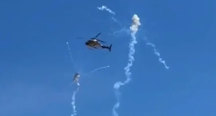 Παραλίγο δυστύχημα στη Φόρμουλα 1 – Βεγγαλικά «χτύπησαν» ελικόπτερο