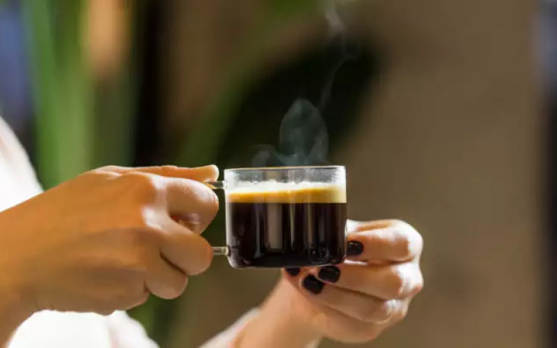 Δεν πίνω πλέον καφέ το πρωί αλλά μία ώρα αργότερα – Τι άλλαξε