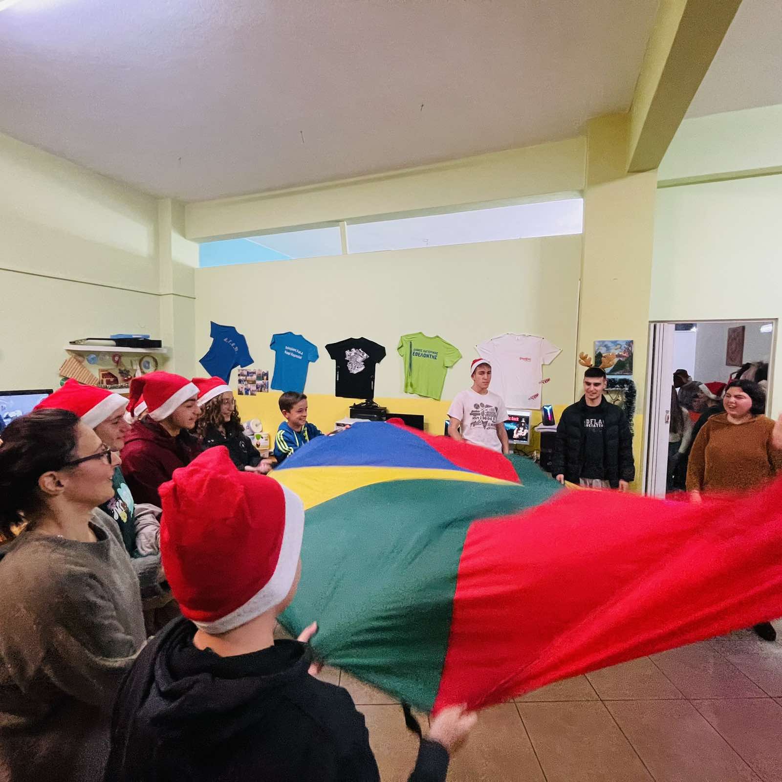 Χριστουγεννιάτικη εκδήλωση στον πολυχώρο ΑμεΑ «καφέ Κομπολόι»