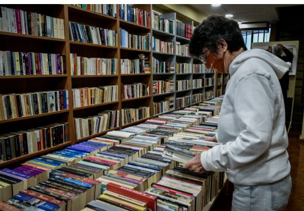 Έκλεψαν το βιβλιοπωλείο των αστέγων στην Αθήνα – 8.000 βιβλία η λεία