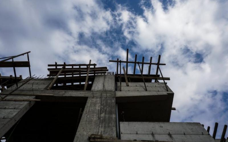 ΕΦΚΑ: Πότε καταβάλλεται το αδειοδωρόσημο Αυγούστου 2025 σε εργατοτεχνίτες οικοδόμους