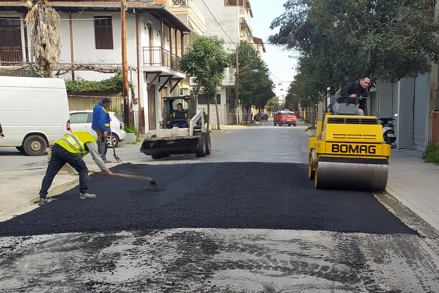 Αποκαταστάσεις οδοστρώματος & ασφαλτοστρώσεις από συνεργεία της ΔΕΥΑΚ