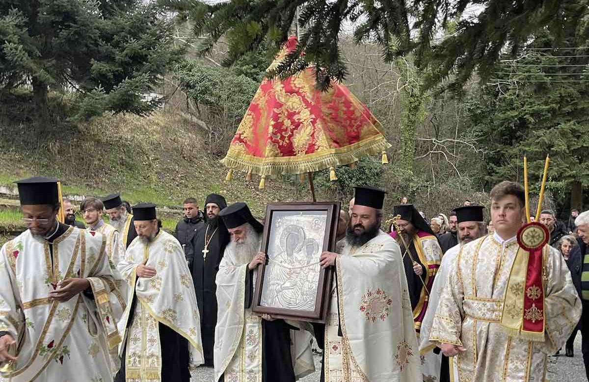 Η ιστορική εικόνα της Παναγίας Οδηγήτριας επέστρεψε στην Ιερά Μονή Εισοδίων Θεοτόκου Πέτρας Ολύμπου