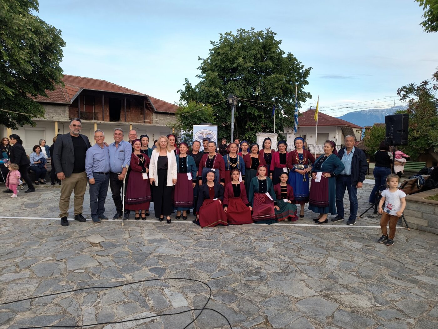 Διπλωτός χορός και «Κάψιμο της Ρόκας» στη Ρητίνη