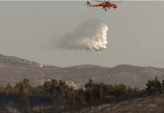 Φωτιά στην Κεφαλονιά – Σηκώθηκαν εναέρια μέσα