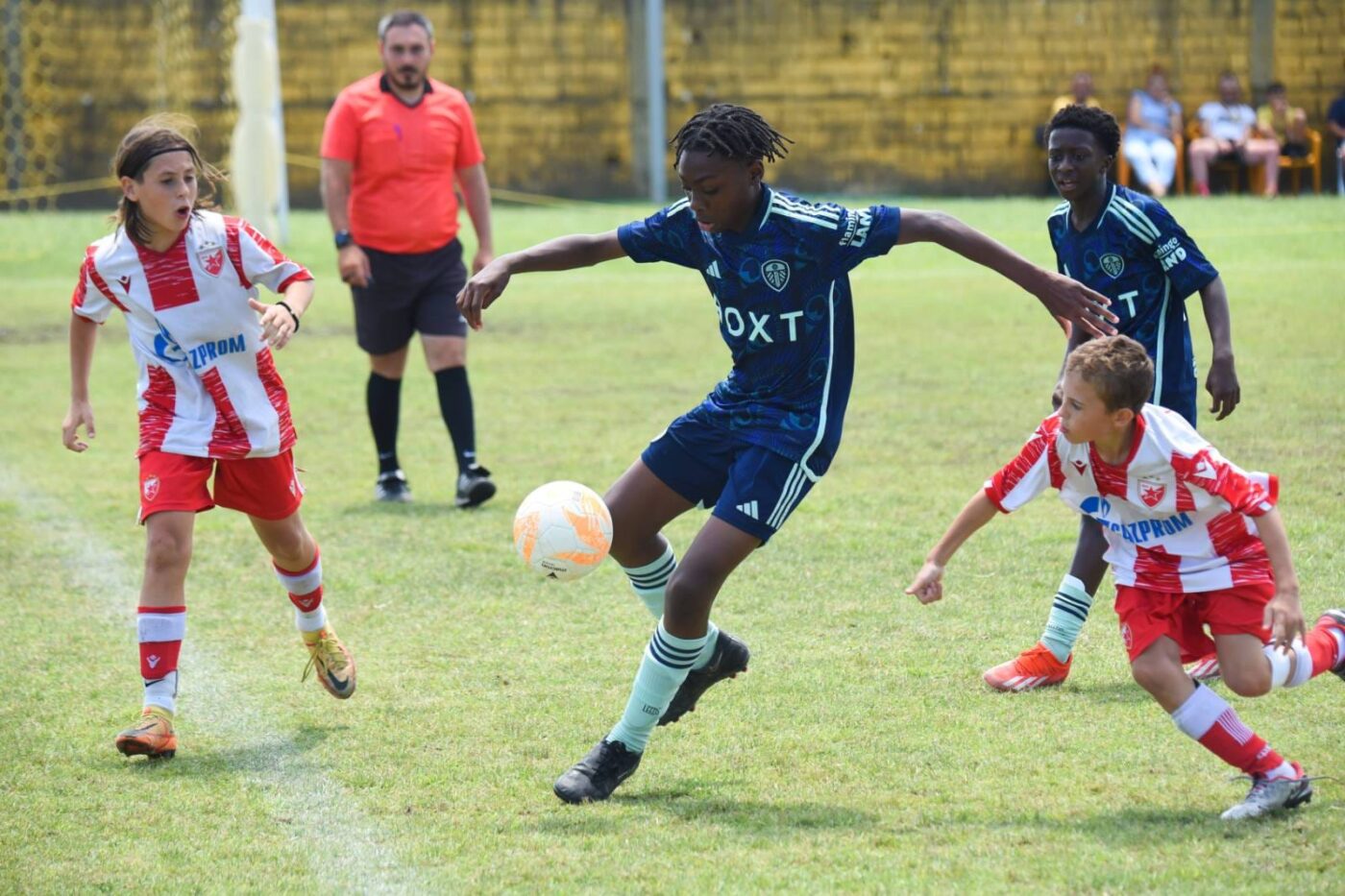 H Πιερία ως διεθνής προορισμός με μια μπάλα ποδοσφαίρου