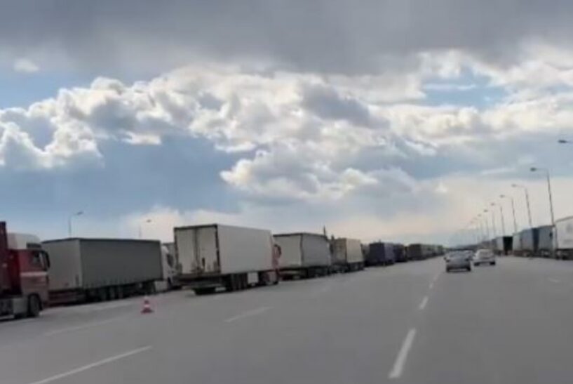 Απαγόρευση κυκλοφορίας φορτηγών άνω των 3,5 τόνων για τον Δεκαπενταύγουστο