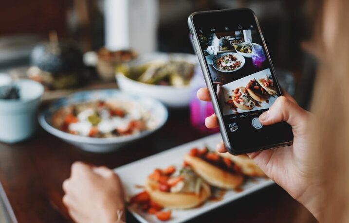 Πόσο μας επηρεάζει το Instagram και το Tik Tok στο τι τρώμε;