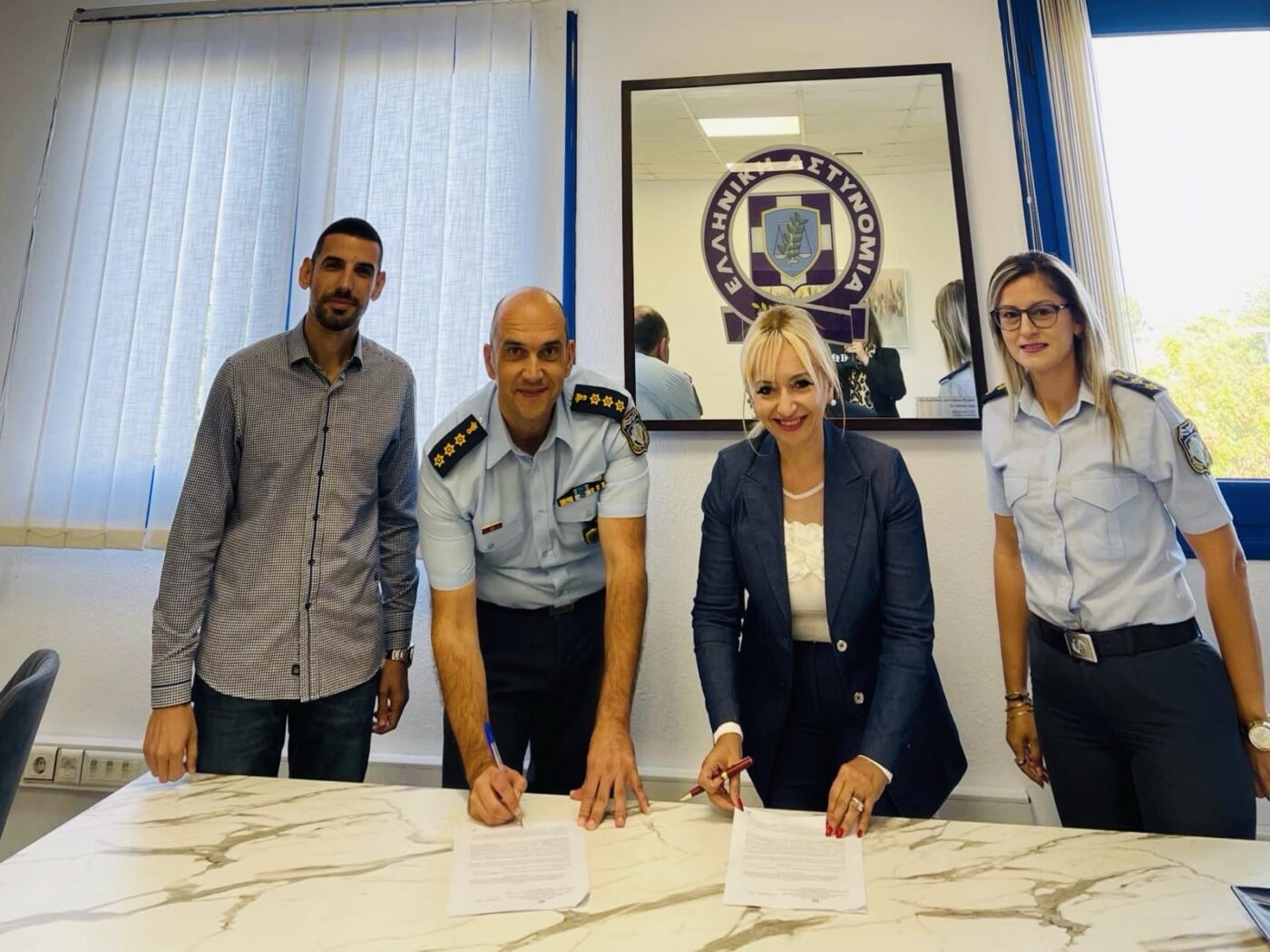 Υπογραφή της σύμβασης για τη δωρεά 4 μοτοσικλετών προς τις υπηρεσίες της Ελληνικής Αστυνομίας από την Π.Ε. Πιερίας