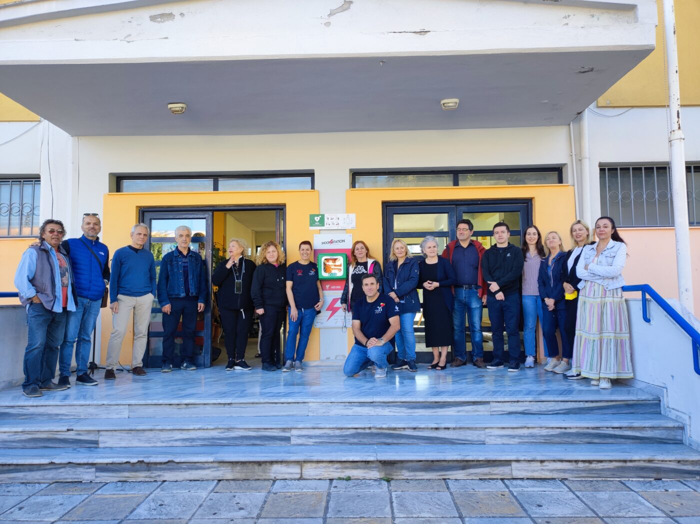 Δωρεά απινιδωτών σε σχολεία