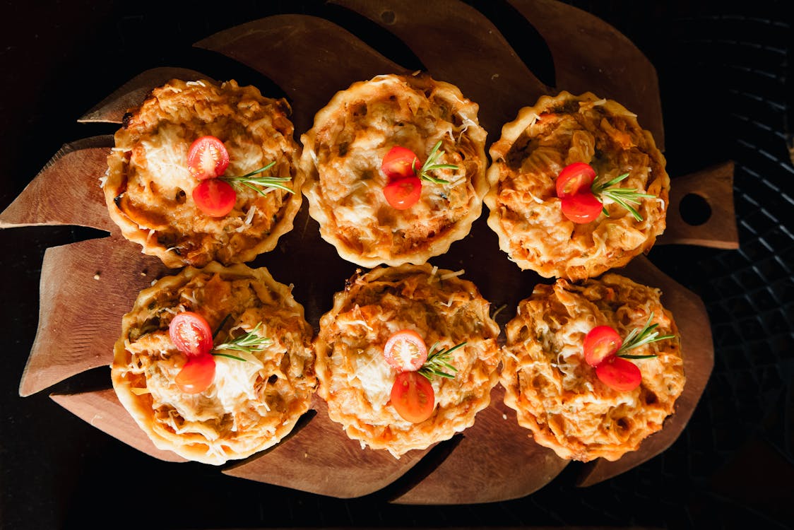 Κοτόπιτα με γραβιέρα και φύλλο γιαουρτιού