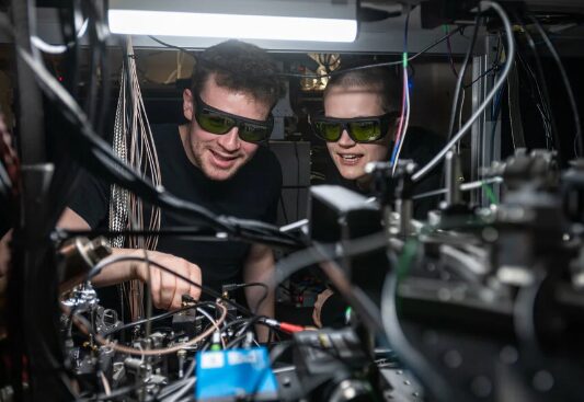 Επιστημονικό ορόσημο: Οι ερευνητές της Οξφόρδης πέτυχαν τηλεμεταφορά με κβαντικό υπερυπολογιστή