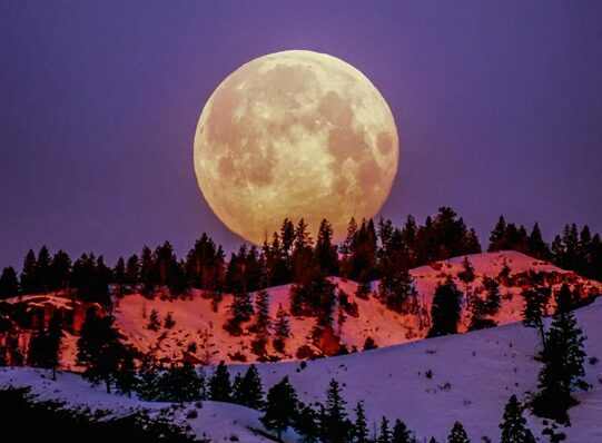 Πανσέληνος Δεκεμβρίου 2025: Πότε θα εμφανιστεί η «Ψυχρή Υπερπανσέληνος»;